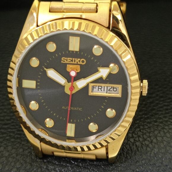 Vintage 1981 Seiko Automatic Mens Gold Watch W/daydate & Black accents - Picture 3 of 10